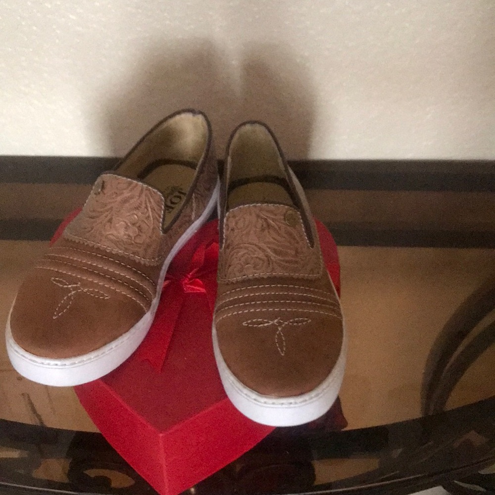 JOE Western Style Women leather Top Sider Slip in Shoe.